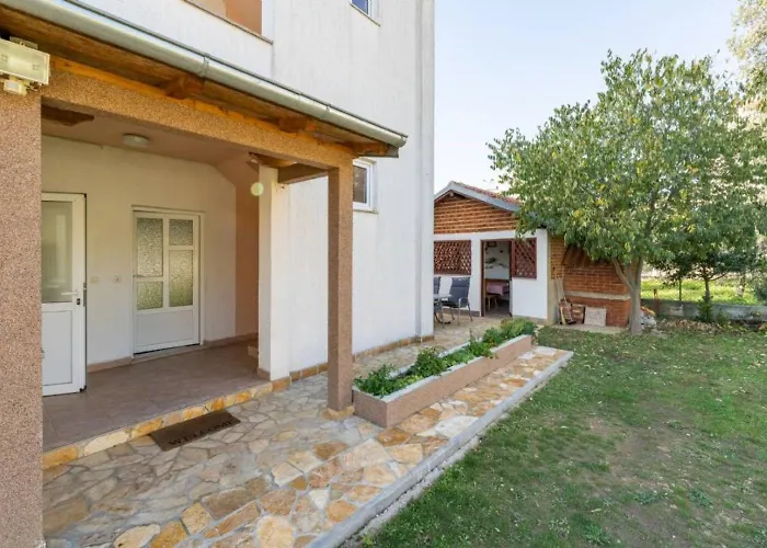 Tanja شقة باكوشتاني